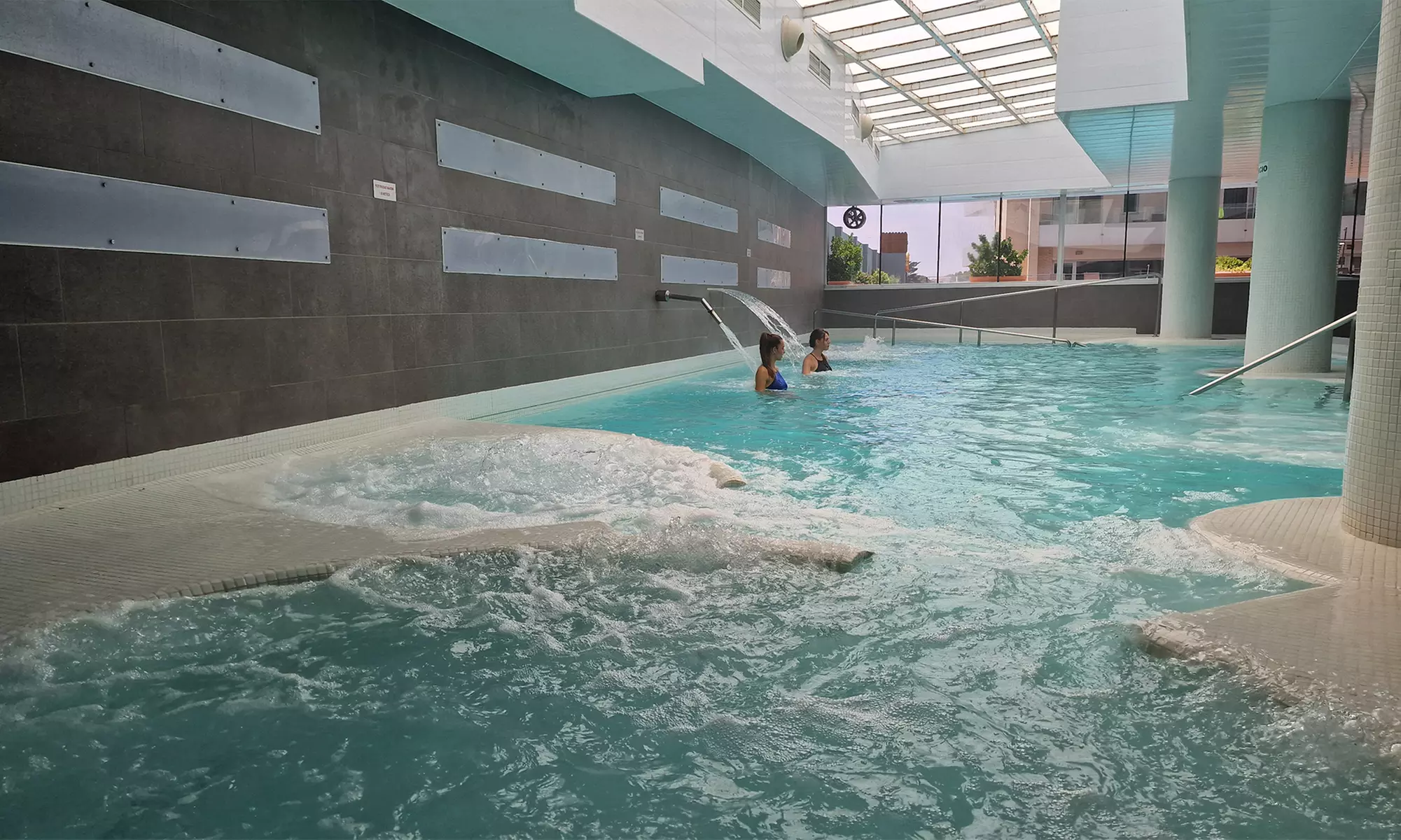 Circuito termal en balneario y masaje en Balneario Playa de Comarruga