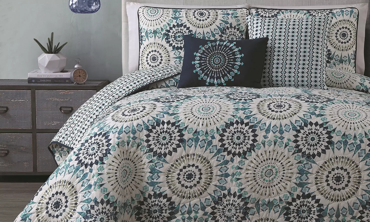 Reversible Printed Quilt Set (5-Piece) - Primary Image