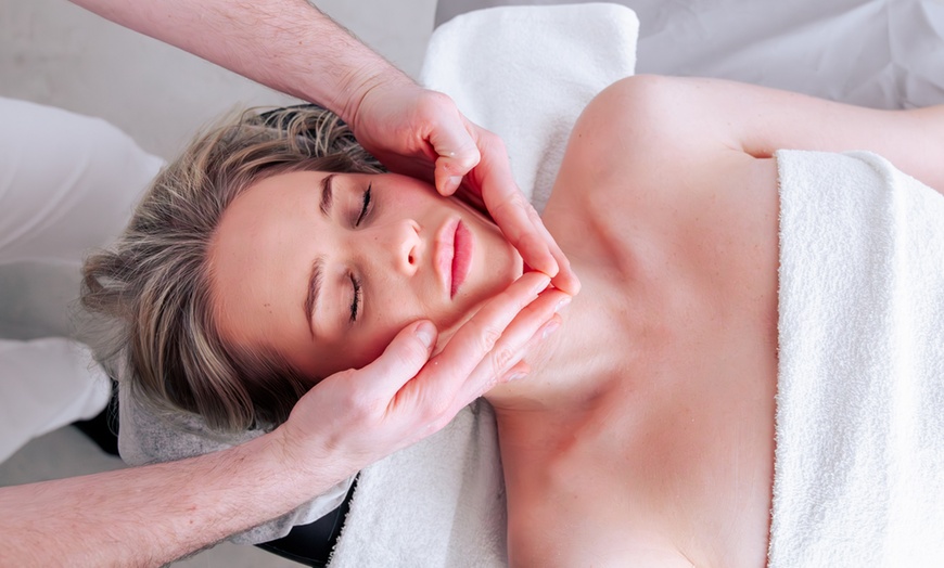 Image 1: Do 38% zniżki na Masaż - Całe ciało w Oasis Massages And Head Spa