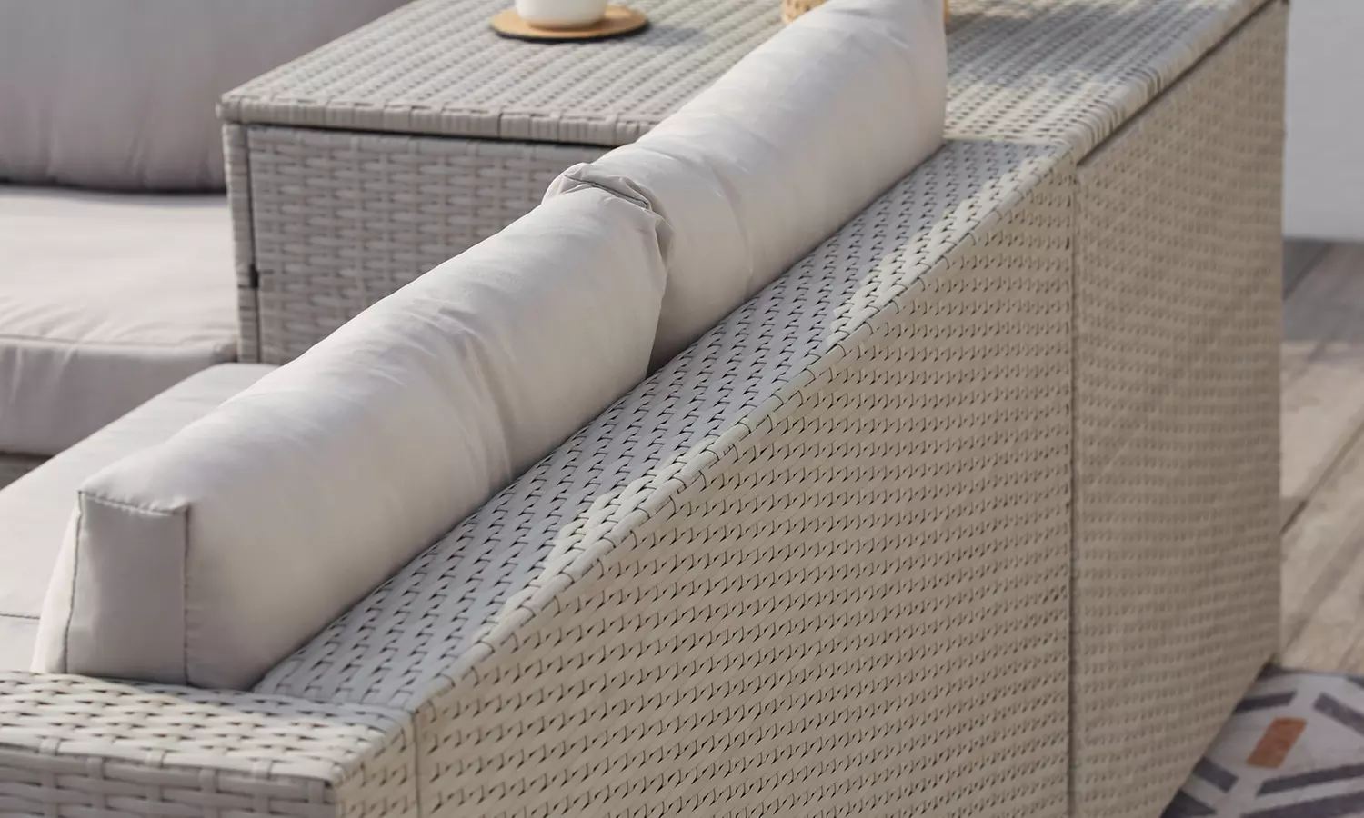 Salon de jardin 4 places Kocoon en résine tressée, modèle "Oacari"