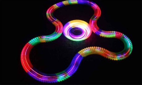 Pista acrobatica fluorescente Magic Tracks con elementi singoli disponibile in 2 tipologie