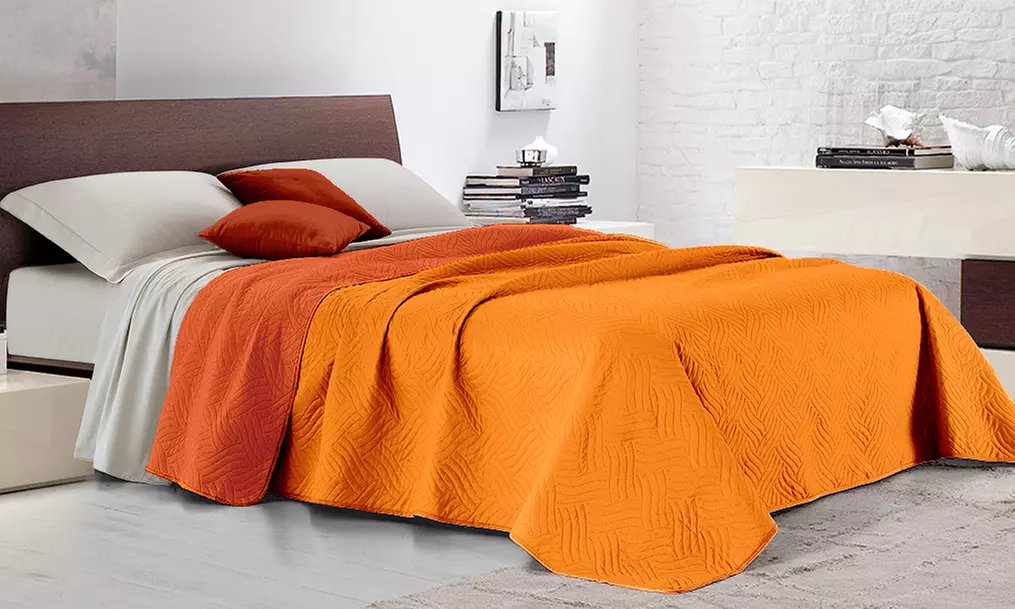 Zweifarbige Tagesdecke