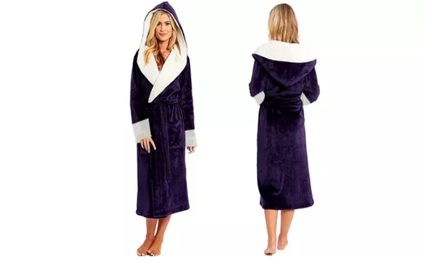 Image 2: Hooded Fleece Robe