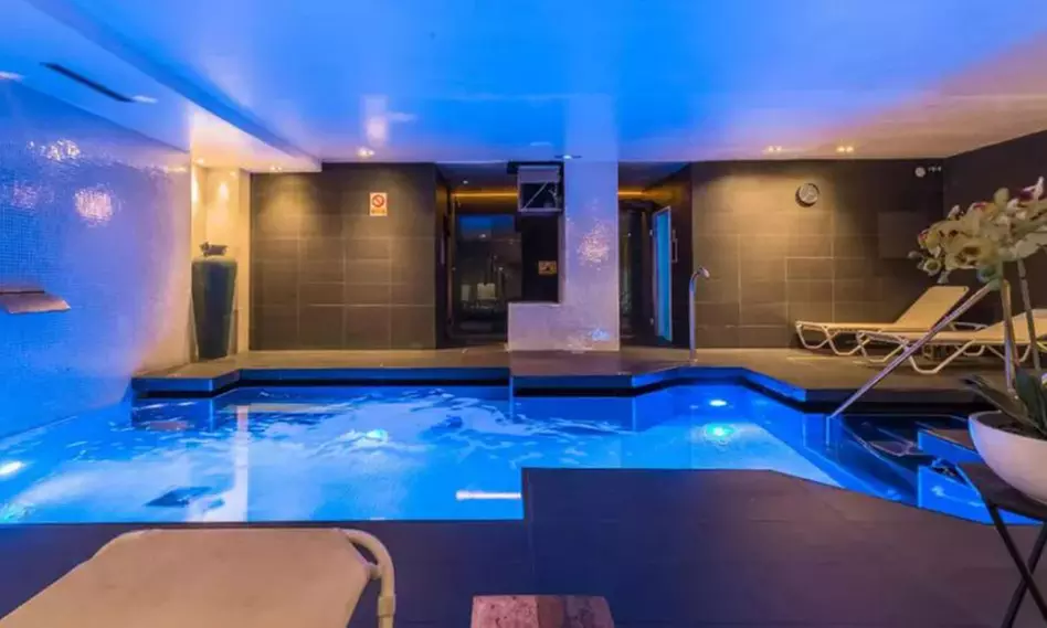 Circuito de spa para 1 o 2 personas con copa de cava y opción a masaje