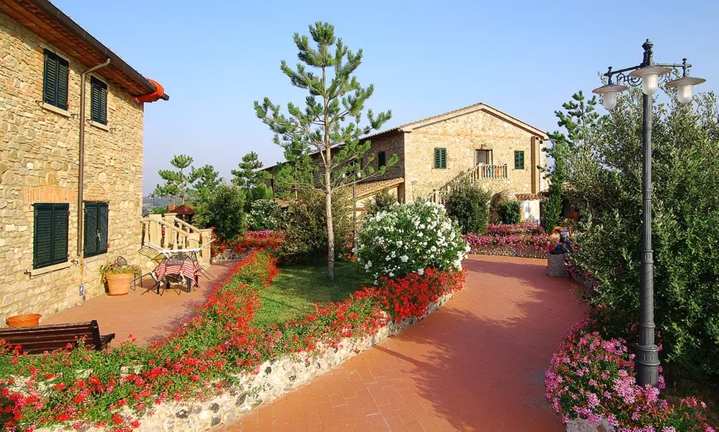 Val di Cecina: camera Standard con colazione o mezza pensione e Spa