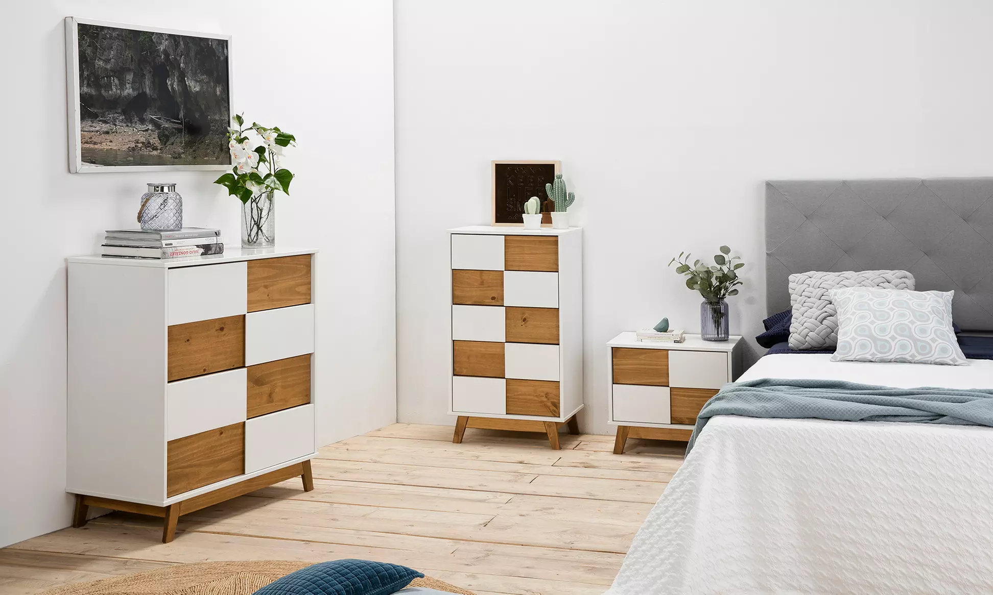 Meubles de style scandinave en bois de pin - Primary Image