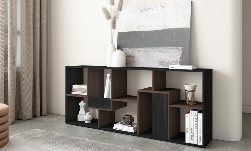 Image 30: Speels vormgegeven boekenkast