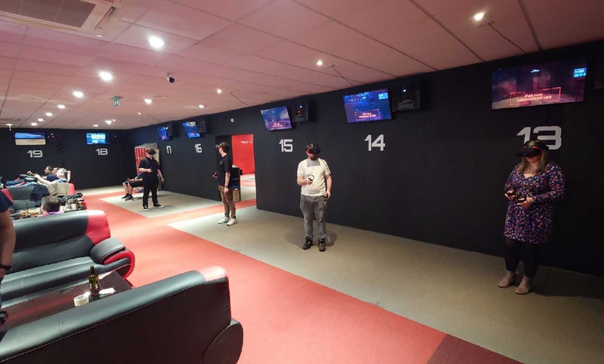 Image 4: Experience Unparalleled Fun w/ Immersive VR Arcade and Indoor Golf!