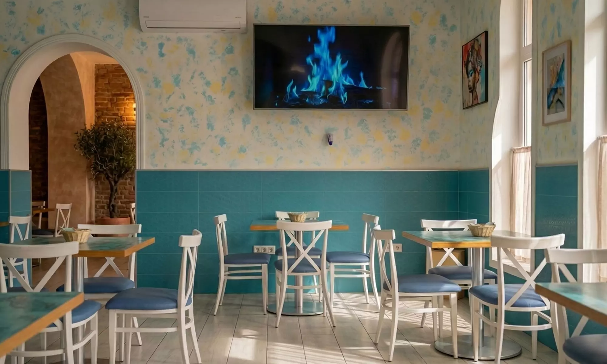 Menú con aperitivo, entrante, principal, postre y bebida para 2 o 4