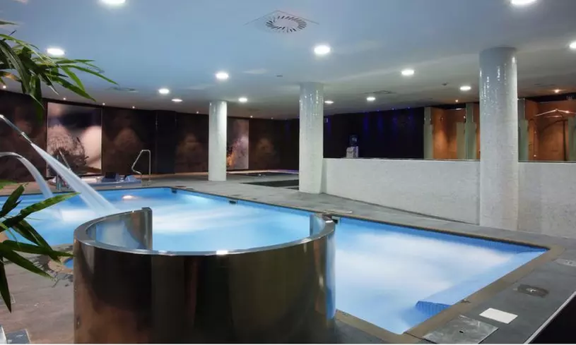 Circuito spa y masaje relajante en Azz Hotel Langre Spa
