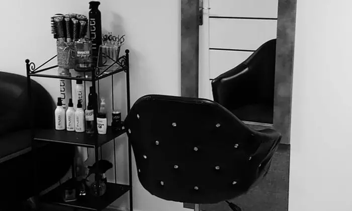 Strzyżenie damskie z myciem, modelowaniem, farbowaniem i więcej