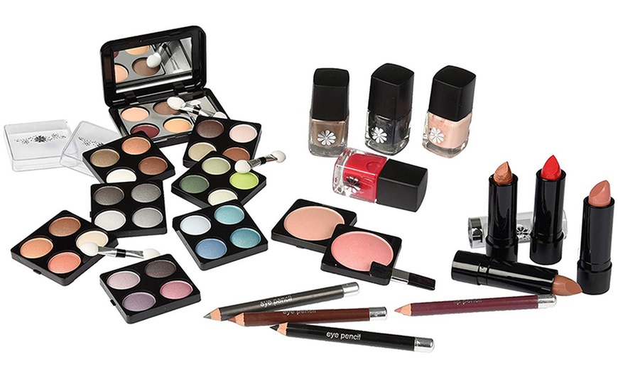 Image 6: Urban Beauty Cosmetics Sets