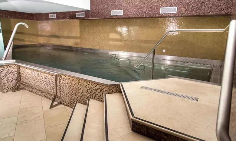 Circuito spa en hotel 5* con copa de cava y opción a masaje para 1 o 2