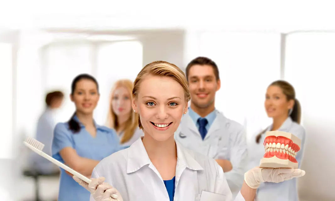 Limpieza bucal con opción a limpieza de encías en 1 o 2 arcadas para 1