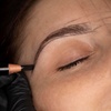 Image 2: Micropigmentación de cejas, pecas o labios con acabado natural