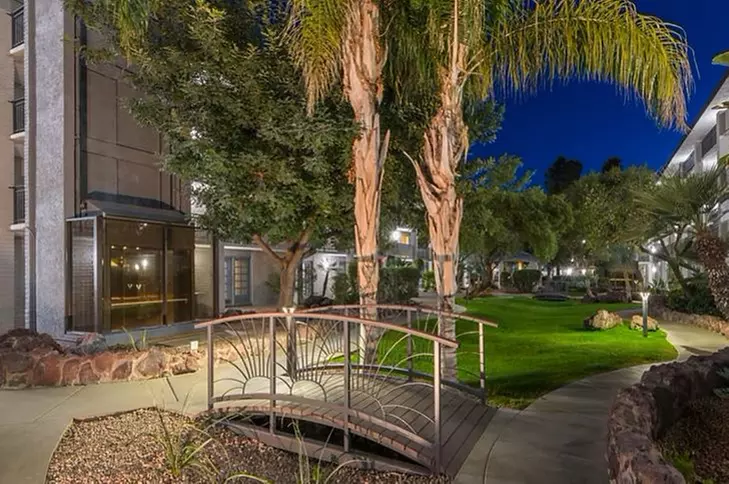 Rest and Recharge in Holiday Inn & Suites Phoenix Airport North