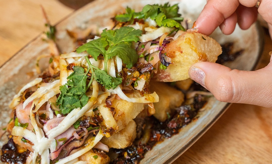 Image 9: Menú venezolano con tequeños y arepas o pabellón en La Churuata