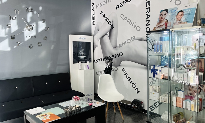 Image 4: Tratamiento facial Dermapen con cóctel rejuvenecedor y extras 