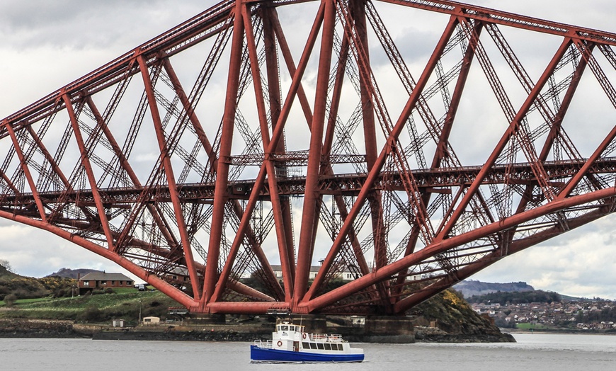 Image 6: Three Bridges Cruise and Tea