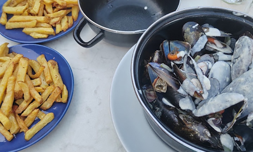 Image 1: Cuisine traditionnelle française pour 2 ou 4 personnes chez La Marine