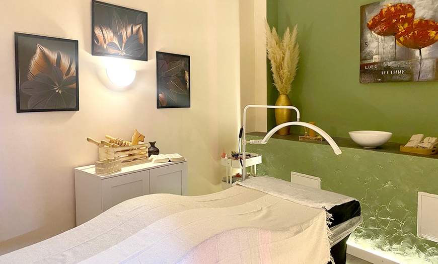 Image 3: 2, 4 o 6 sesiones de cavitación, radiofrecuencia y láser lipolítico