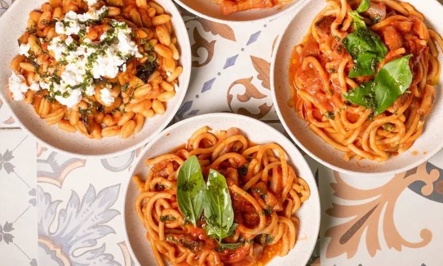 Image 2: Menú italiano con opción a botella de vino para 2 o 4 personas