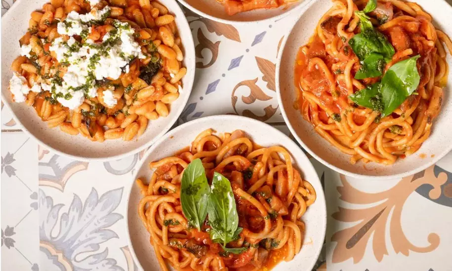 Menú italiano con opción a botella de vino para 2 o 4 personas