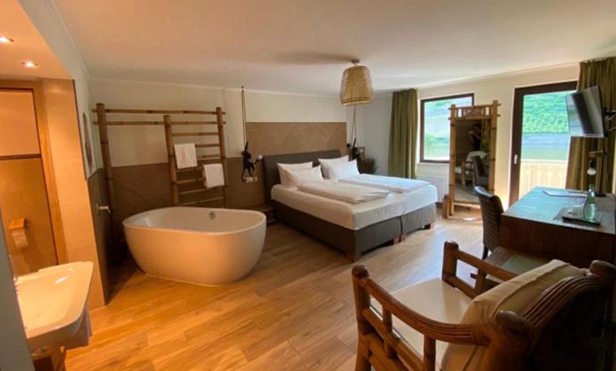 Image 11: Mosel: Doppelzimmer mit Frühstück, Kuchenbuffet und Bio-Sauna