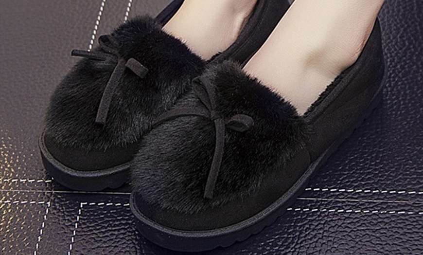 Image 8: Warm Fluffy Slippers