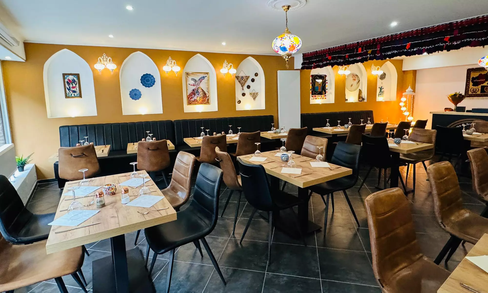 Grenzeloos genieten van Iraanse en Perzische smaken met een 3-gangenmenu voor 1 tot 4 personen, nu tot 32% korting - Image 2