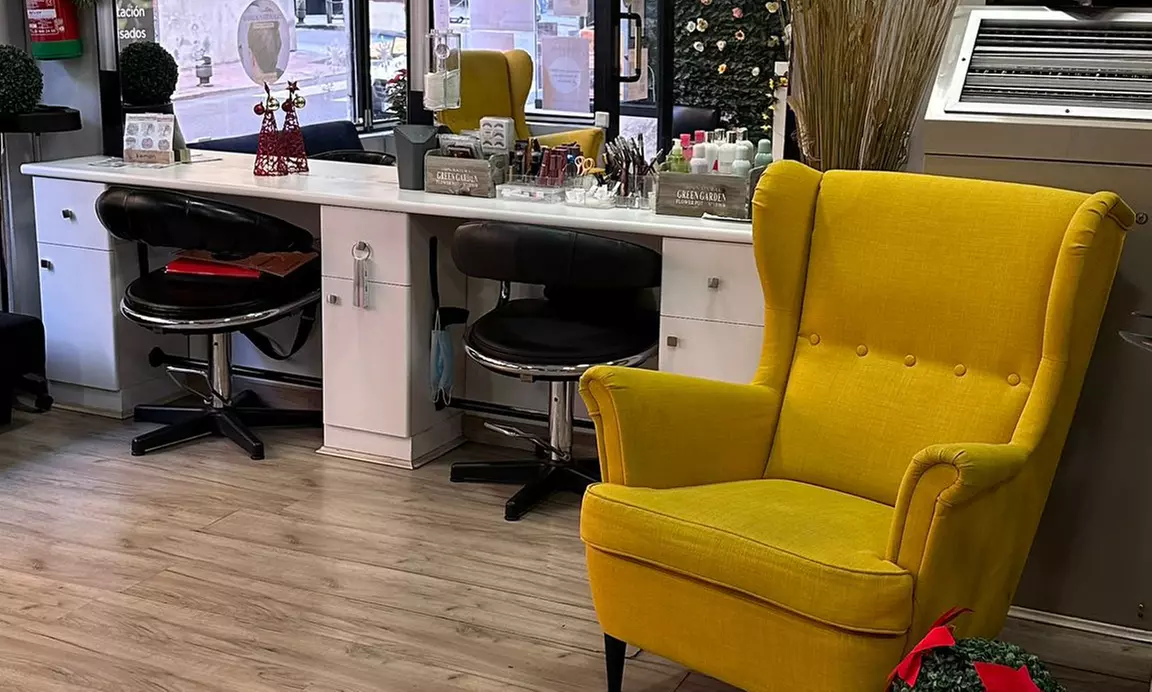 Sesión de peluquería con corte o color en Zoe Peluquería Estética