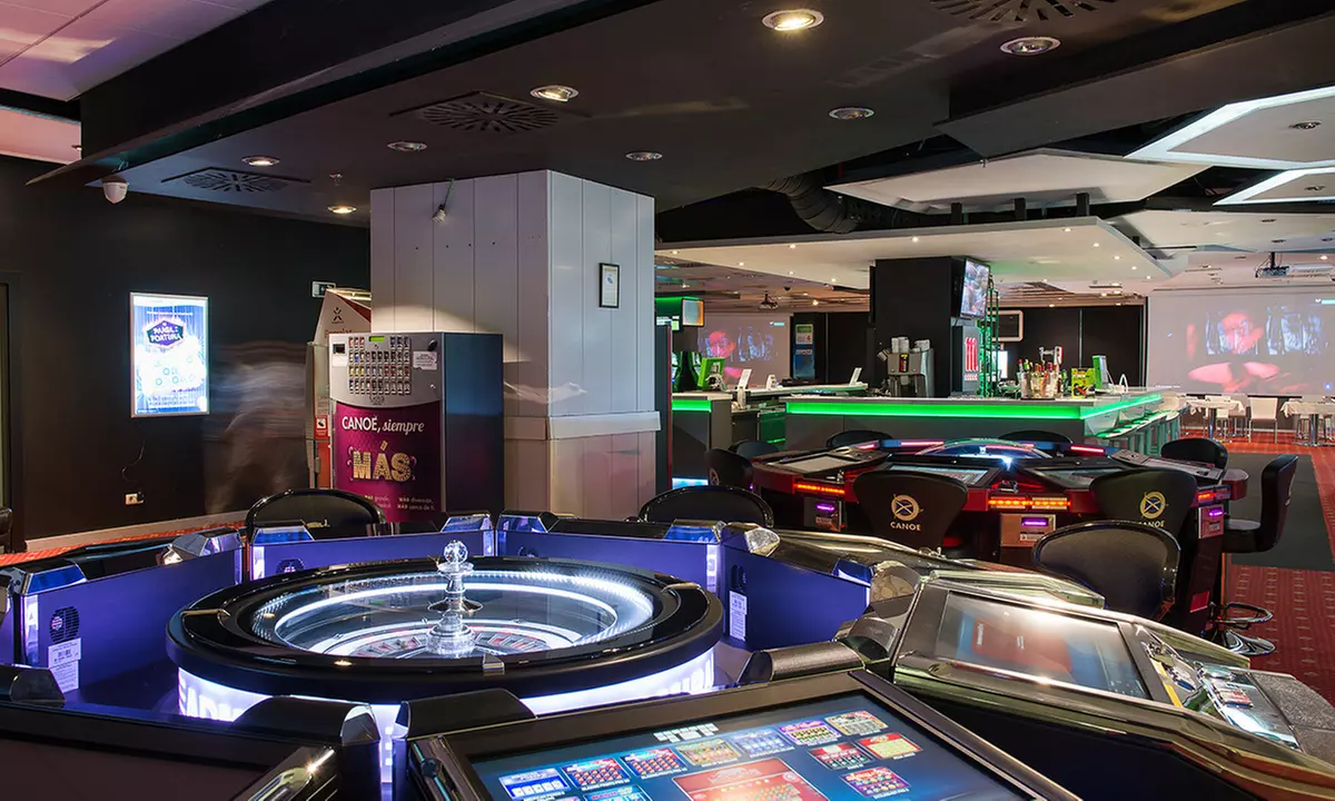 Noche de bingo y hamburguesas para 2 en Canoe