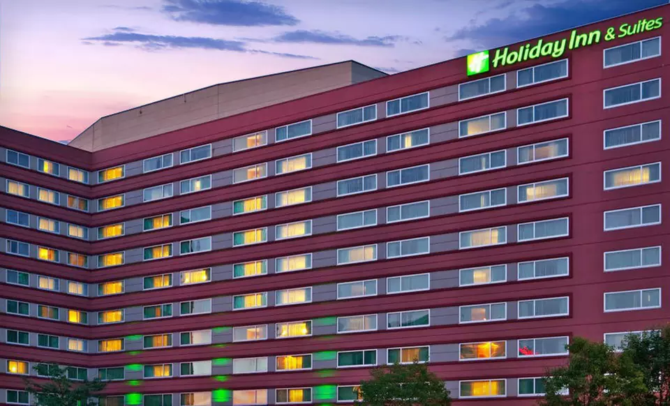 One-Night Stay with Up to 14 Days of Parking at Holiday Inn Hotel & Suites Chicago-O’Hare/Rosemont in Rosemont, IL - Primary Image