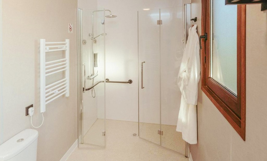 Image 4: La Rioja: 1 noche con desayuno y visita a bodega