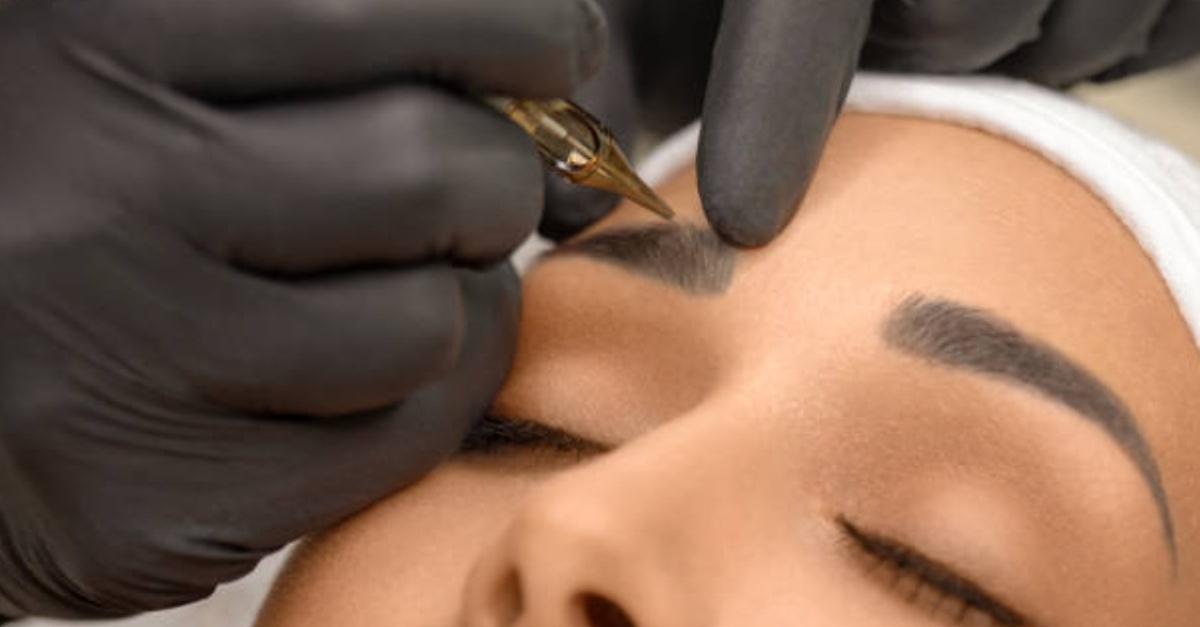 Sesión de micropigmentación o perfilado de ojos y labios en Valencia