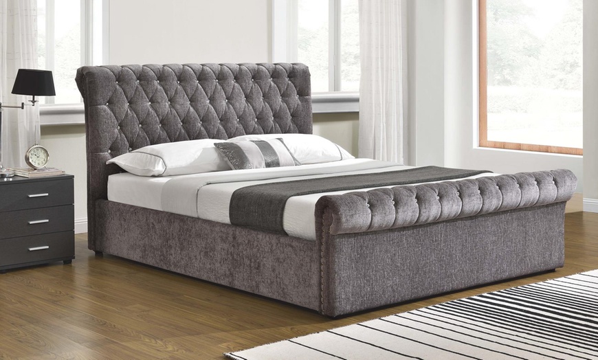 Image 7: Chesterfield Ottoman Bed