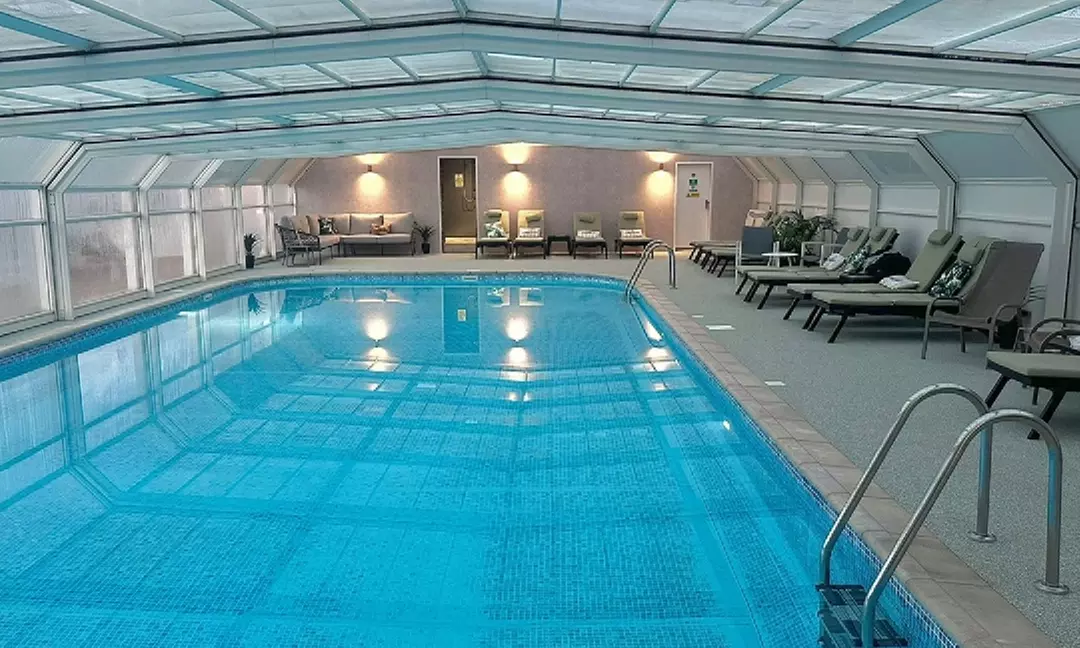 Spa Experience w/ Treatment, Prosecco & Robe & Slippers For 1 Or 2