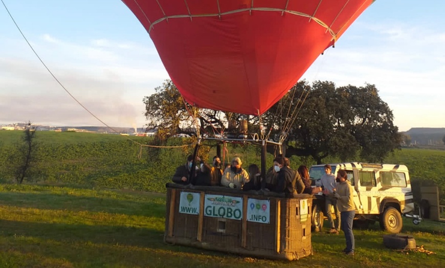 Image 5: Paseo en globo con desayuno y brindis con cava para 1 a 12 personas