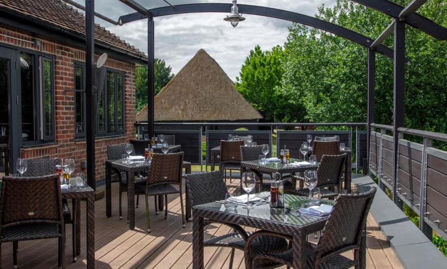 Image 9: Winchester: 4* Classic Double Room Stay with Breakfast