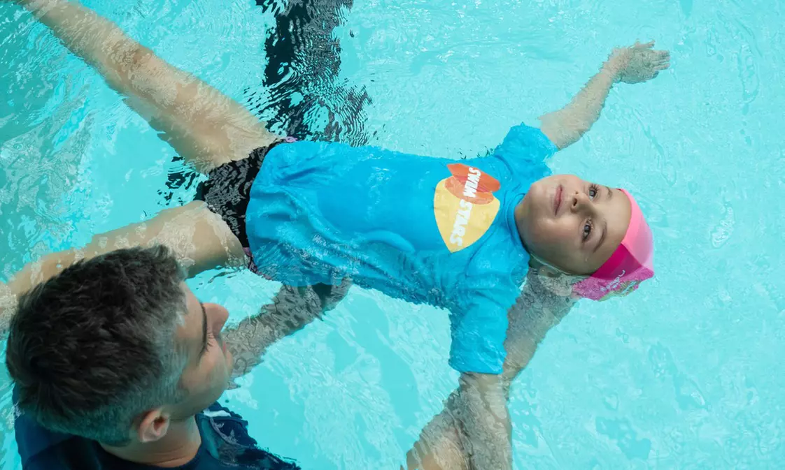 Initiez-vous ou vos petits aux joies de l'eau avec Swim Stars