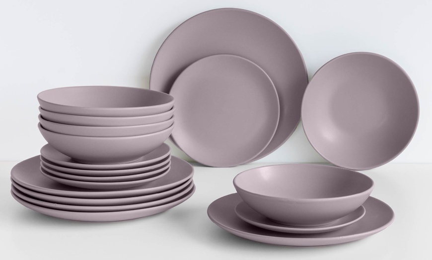 Image 5: Servizio di 18 piatti in porcellana