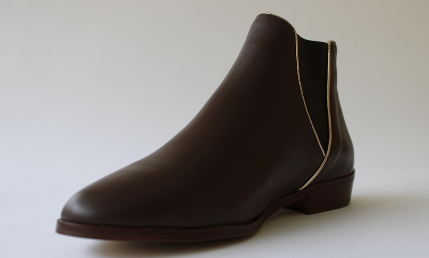 Image 7: Women's Flat Leather Boots