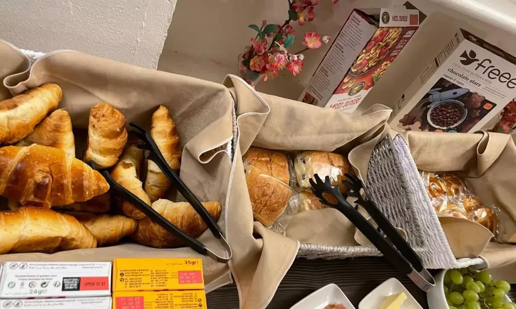 Swinscoe: 2-Night Stay with Breakfast and Optional Dinner