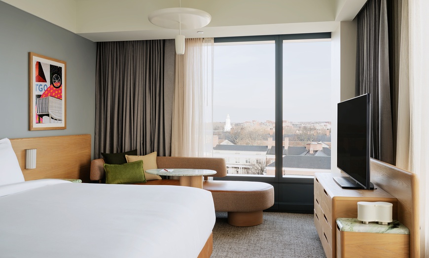 Image 2: Hotel Near Allstonway Innovation Corridor With Dining & Fitness Center