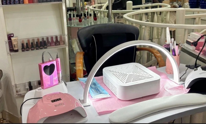 Image 2: Beauté des mains avec Nails by Kary