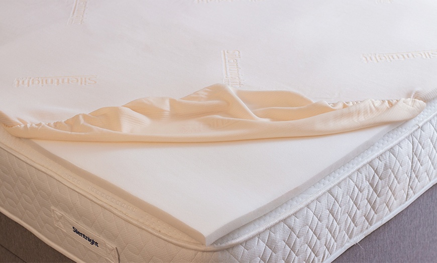 Image 2: Silentnight Mattress Topper