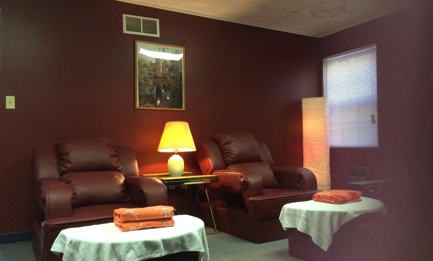 Image 3: Renew & Glow: Hot-Stone Massage with Aromatherapy & Body Scrub