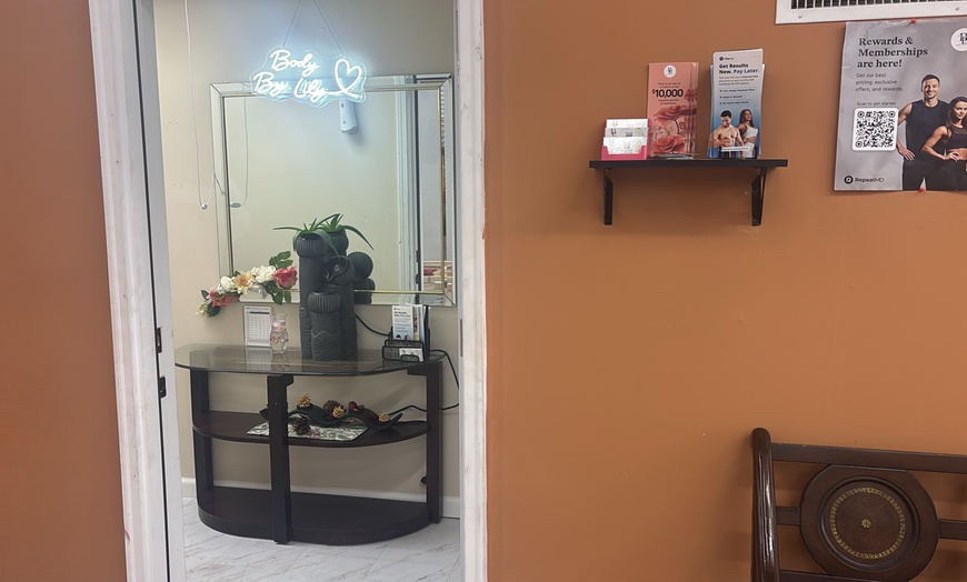 Image 2: Muscle Sculpting Skin Tightening Non-Surgical Facelift