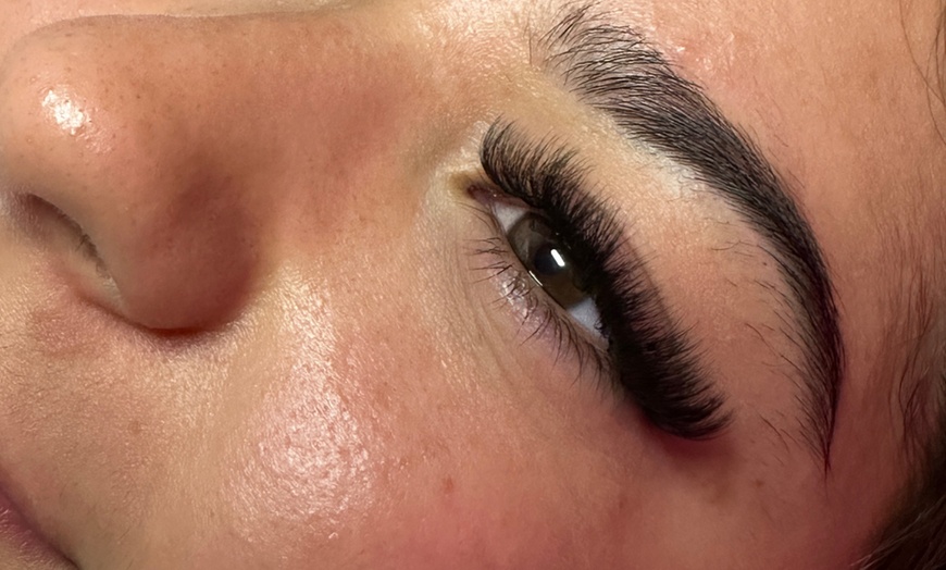Image 3: Full Set Eyelash Extensions with One or Two Fill-in’s