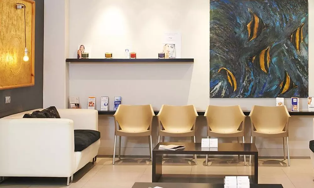 Tratamiento de hiperhidrosis con tratamiento reafirmante para axilas, manos o pies desde 249 € en 0complejos - Primary Image